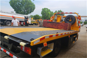 康定附近拖车电话号码服务